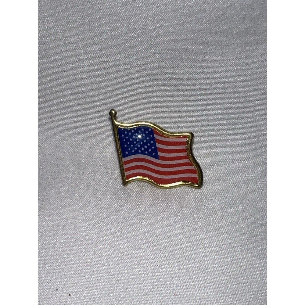 Vintage USA American Waving Flag Lapel Pin Patriotic US 1 Inch